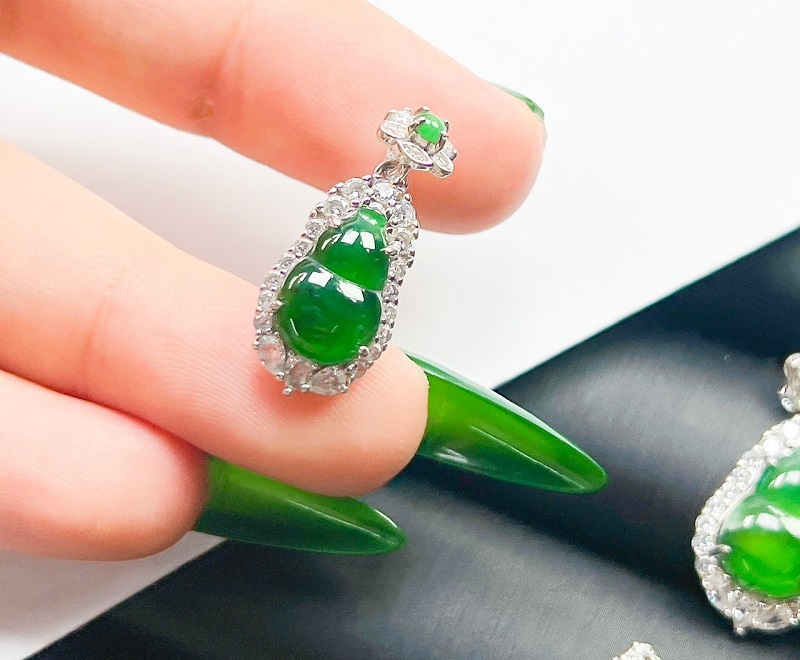 Charm ngọc hồ lô