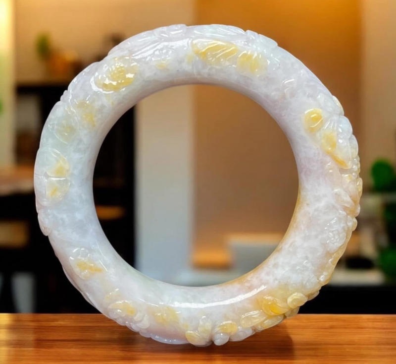 Ngọc giúp bảo hộ và chuyển vận