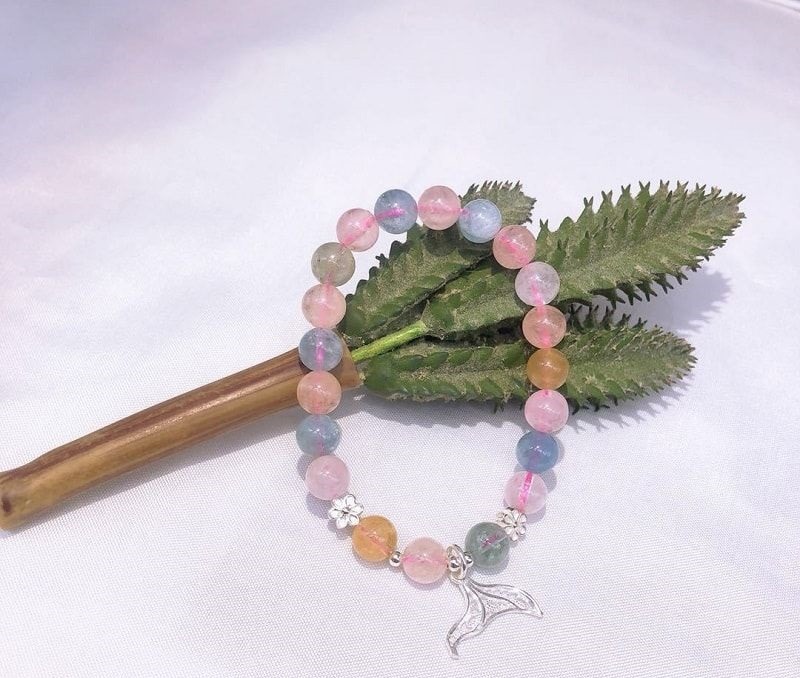 Kết hợp charm tạo điểm nhấn cá tính trên vòng ngọc đa bảo