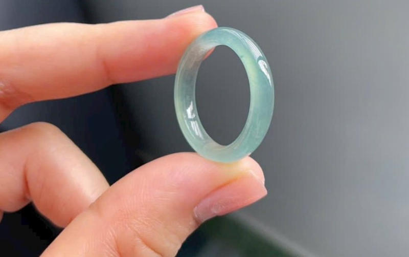 Nên chọn nhẫn ngọc theo màu sắc hợp mệnh