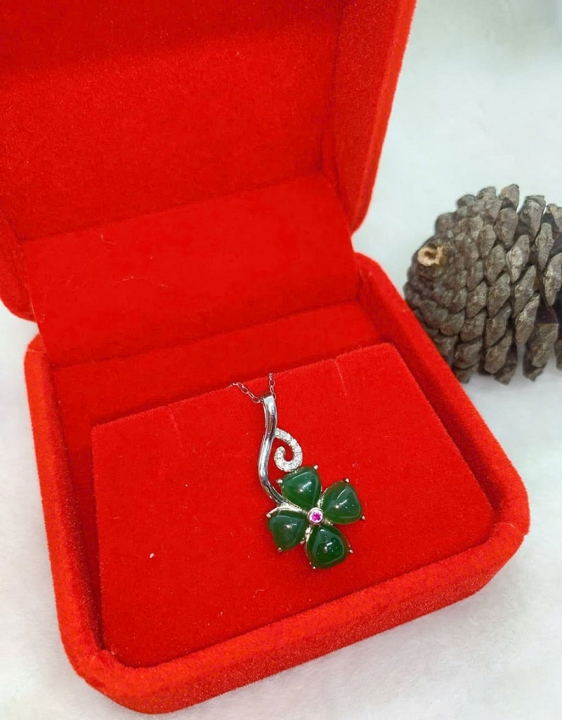 Quà tặng bằng ngọc phổ biến và ý nghĩa cho dịp sinh nhật